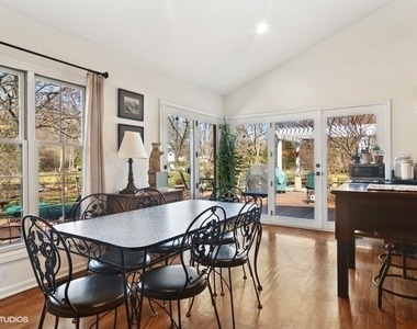 1674 Bowling Green Drive - Photo Thumbnail 7