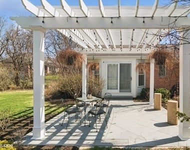 1674 Bowling Green Drive - Photo Thumbnail 18