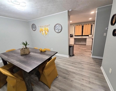 3267 Aspen Circle - Photo Thumbnail 2