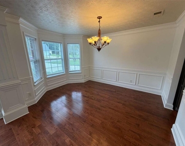 9469 Carnes Crossing Circle - Photo Thumbnail 2