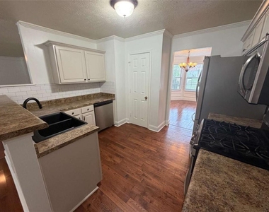 9469 Carnes Crossing Circle - Photo Thumbnail 6