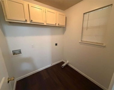 9469 Carnes Crossing Circle - Photo Thumbnail 12