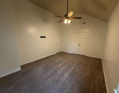 9469 Carnes Crossing Circle - Photo Thumbnail 17