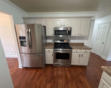 9469 Carnes Crossing Circle - Photo Thumbnail 8