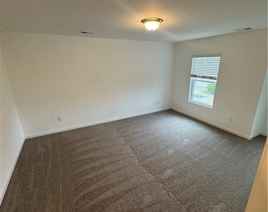1108 Lossie Lane - Photo Thumbnail 6