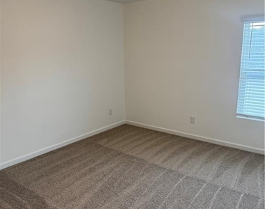 1108 Lossie Lane - Photo Thumbnail 10