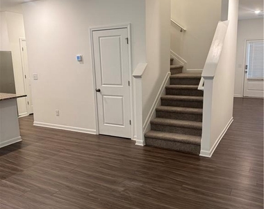 1108 Lossie Lane - Photo Thumbnail 3