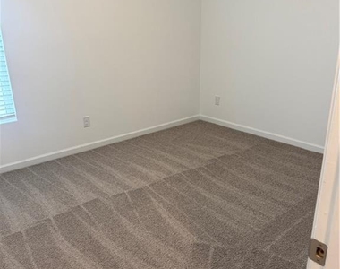 1108 Lossie Lane - Photo Thumbnail 11