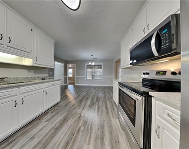 1550 Twin Manor Drive - Photo Thumbnail 5
