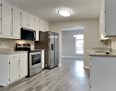 1550 Twin Manor Drive - Photo Thumbnail 4