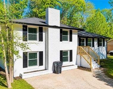 4675 Lincoln Way Sw - Photo Thumbnail 2