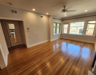 6210 N Francisco Avenue - Photo Thumbnail 3