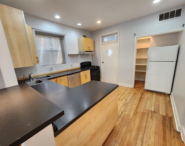 6210 N Francisco Avenue - Photo Thumbnail 9