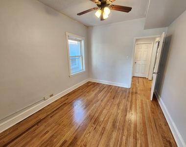 6210 N Francisco Avenue - Photo Thumbnail 10