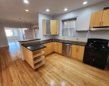 6210 N Francisco Avenue - Photo Thumbnail 8
