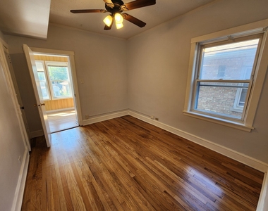 6210 N Francisco Avenue - Photo Thumbnail 11