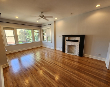 6210 N Francisco Avenue - Photo Thumbnail 2