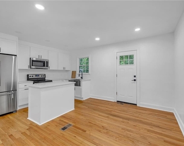 1803 S Gordon Street Sw - Photo Thumbnail 9