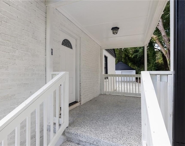 1803 S Gordon Street Sw - Photo Thumbnail 2
