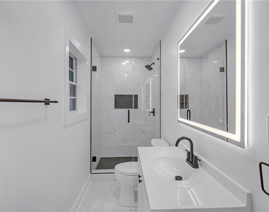 1803 S Gordon Street Sw - Photo Thumbnail 17