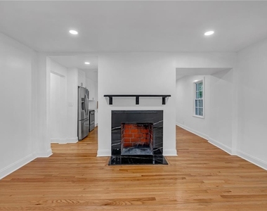 1803 S Gordon Street Sw - Photo Thumbnail 5