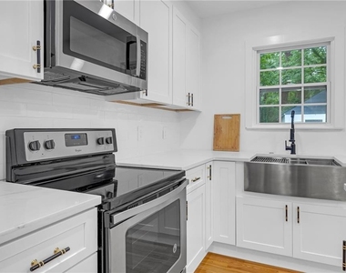 1803 S Gordon Street Sw - Photo Thumbnail 6