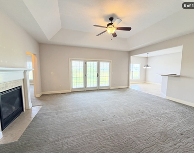 3813 Liberty Circle - Photo Thumbnail 5