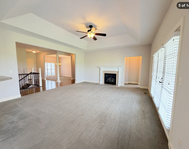 3813 Liberty Circle - Photo Thumbnail 4