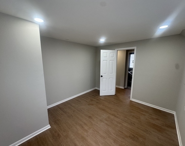 14475 Lincoln Avenue - Photo Thumbnail 10