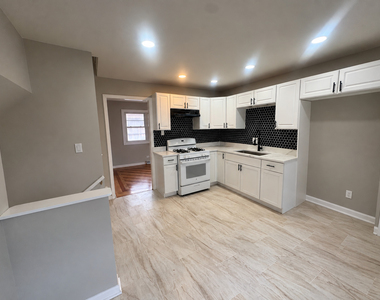 14475 Lincoln Avenue - Photo Thumbnail 5
