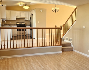 2315 N Meadows Lane - Photo Thumbnail 9