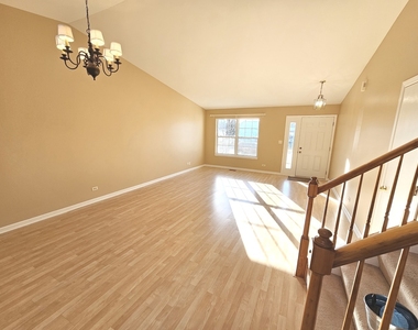 2315 N Meadows Lane - Photo Thumbnail 4
