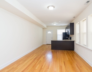 2035 W Arthur Avenue - Photo Thumbnail 5