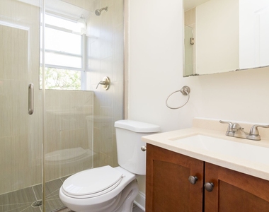 2035 W Arthur Avenue - Photo Thumbnail 11