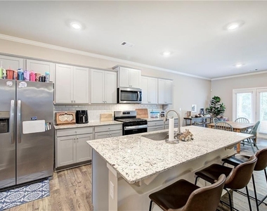 286 Belmont Drive - Photo Thumbnail 16