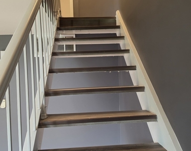 304 Creekside Court - Photo Thumbnail 7