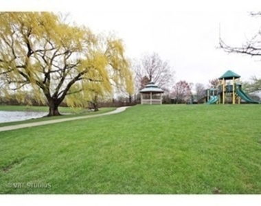 304 Creekside Court - Photo Thumbnail 13