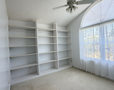 611 Buttercup Drive - Photo Thumbnail 6