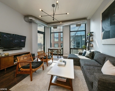 740 W Fulton Street - Photo Thumbnail 3