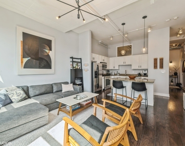 740 W Fulton Street - Photo Thumbnail 4