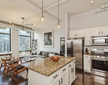 740 W Fulton Street - Photo Thumbnail 6