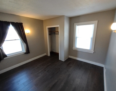 912 Douglas Street - Photo Thumbnail 7