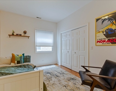 7028 N Ridge Boulevard - Photo Thumbnail 13