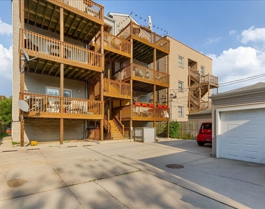 7028 N Ridge Boulevard - Photo Thumbnail 21