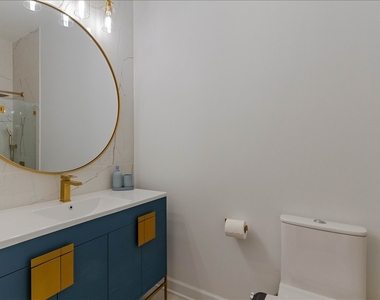 7028 N Ridge Boulevard - Photo Thumbnail 16