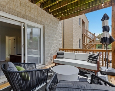 7028 N Ridge Boulevard - Photo Thumbnail 19