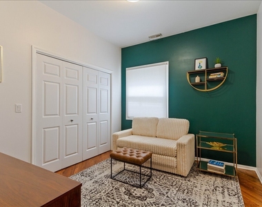 7028 N Ridge Boulevard - Photo Thumbnail 14