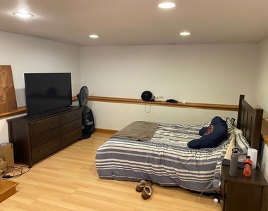 2652 N Wilton Avenue - Photo Thumbnail 2