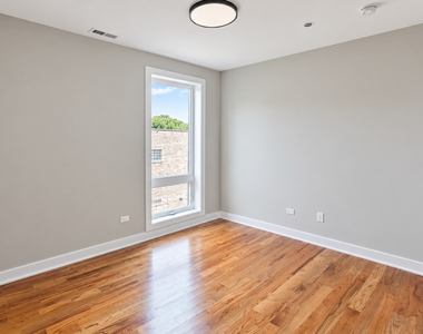 2839 W 24th Boulevard - Photo Thumbnail 4