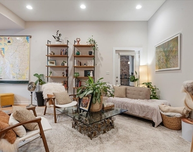 4842 N Damen Avenue - Photo Thumbnail 2